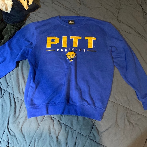 Crewneck - Picture 1 of 3